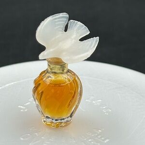 L’air du Temps Perfume Bottle with single Dove Cap travel size